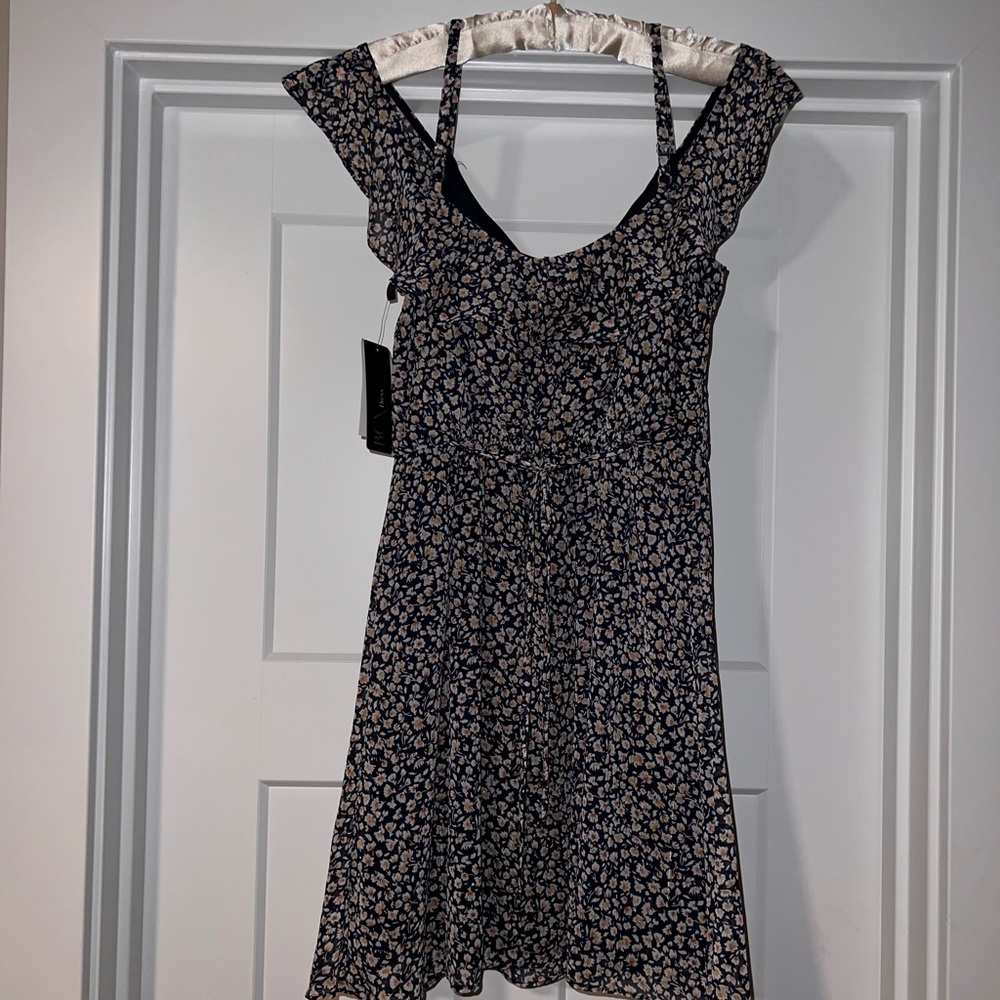 NWT. Semi Formal off the shoulder floral dress. Size Small